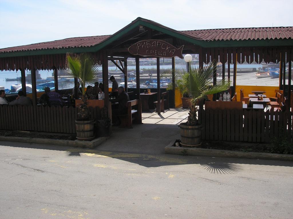 Ribarska Sreshta Family Hotel Zarewo Exterior foto